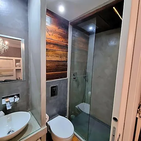 Dolce Casa Con Sauna E Cromoterapia 4*